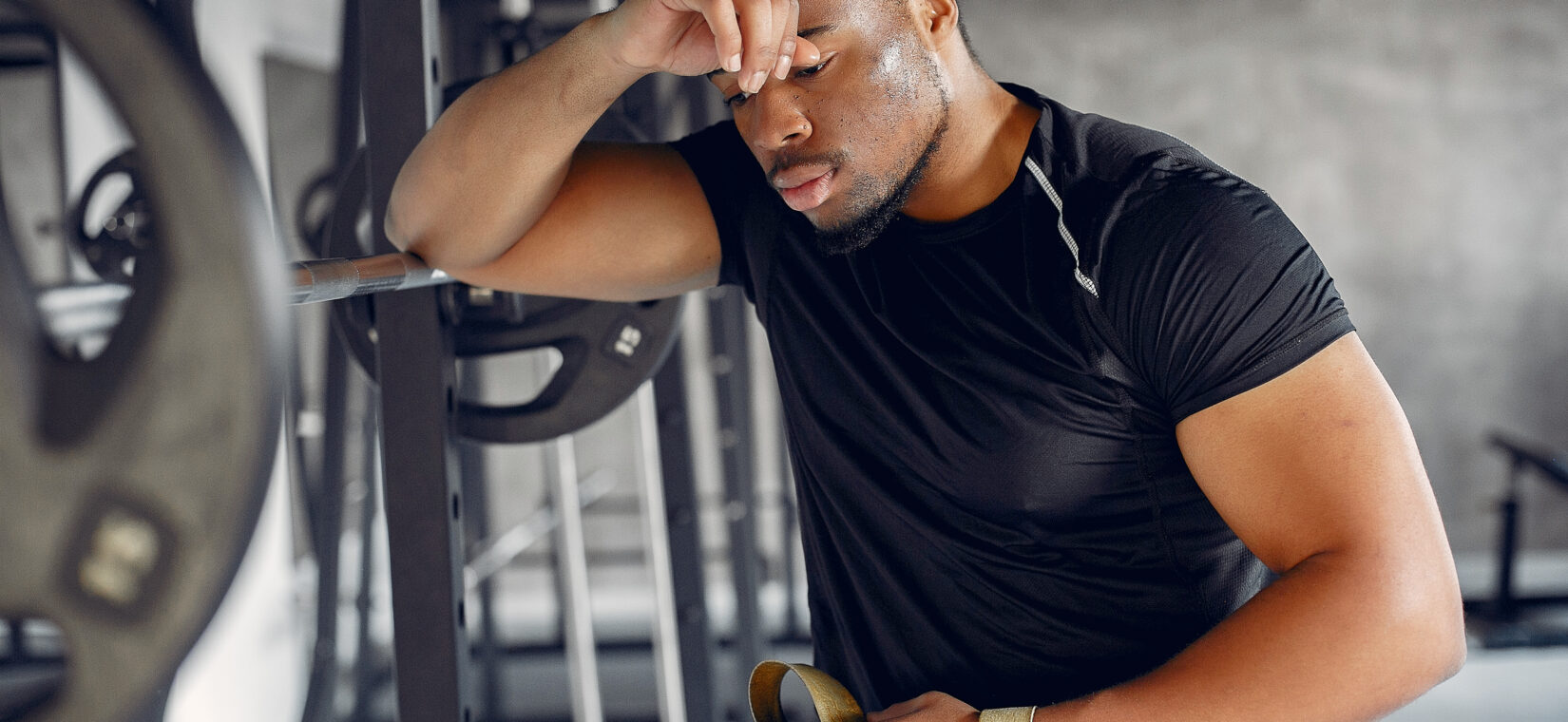 un homme se rend compte des erreurs sur la whey